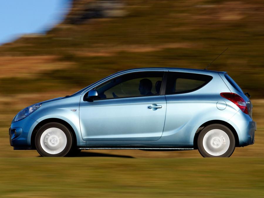  Hyundai i20 3-Door 2009 года  (UK) (фото 13 из 16)